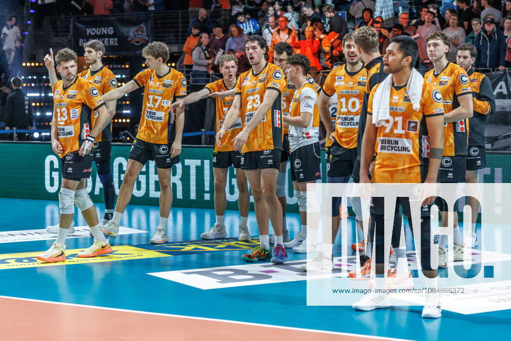 Berlin, Volleyball 1st Bundesliga, Men, Matchday 1, BR Volleys vs. VFT 1844 Freiburg, Max Schmeling Hall. Nolan Flexen of BR Volleys celebrates with his teammates after the victory. BR Volleys vs. VFT 1844 Freiburg