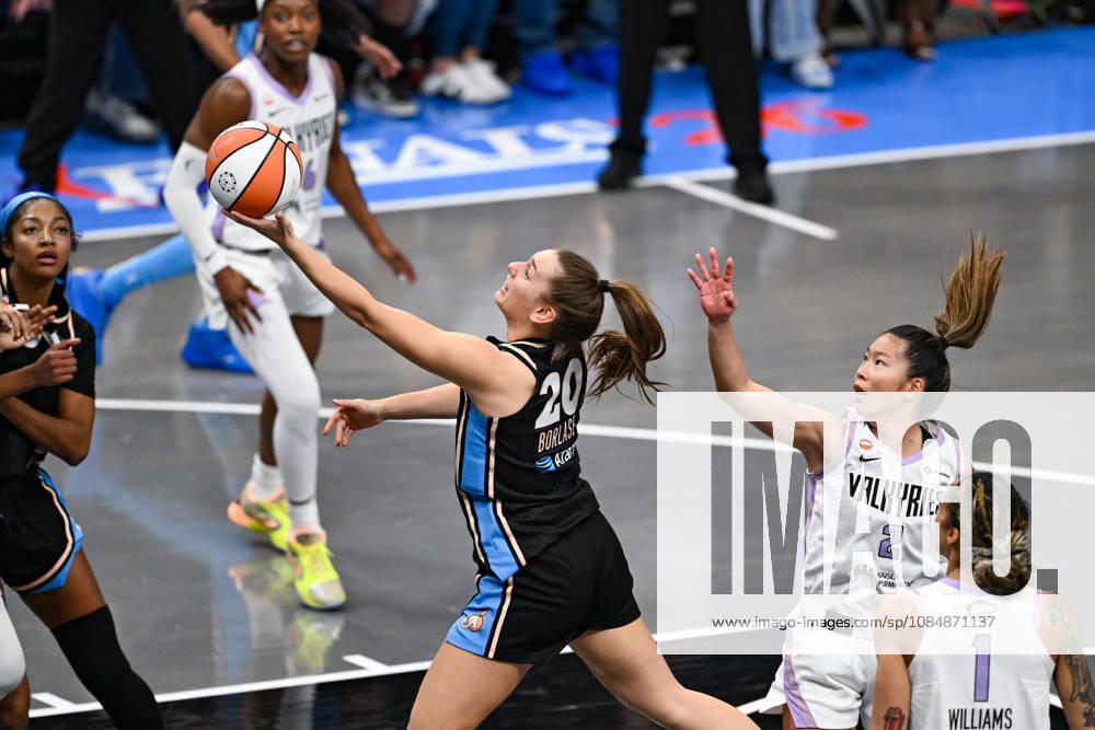 ATLANTA, GA - OCTOBER 21: Atlanta guard Isobel Borlase (20) drives to the basket during Game Three of the WNBA, Basketball Damen, USA finals between the Golden State Valkyries and the Atlanta Dream on October 21st, 2026 at State Farm Arena in Atlanta, GA. (Photo by Rich von Biberstein Icon Sportswire) WNBA: OCT 21 Finals Golden State Valkyries at Atlanta Dream Icon261021010