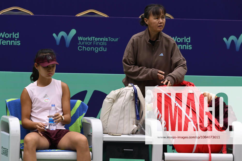 2026 World Tennis Tour Junior Finals, Chengdu, China: Xinran Sun (CHN) and her mother, Xuan Sun (CHN)