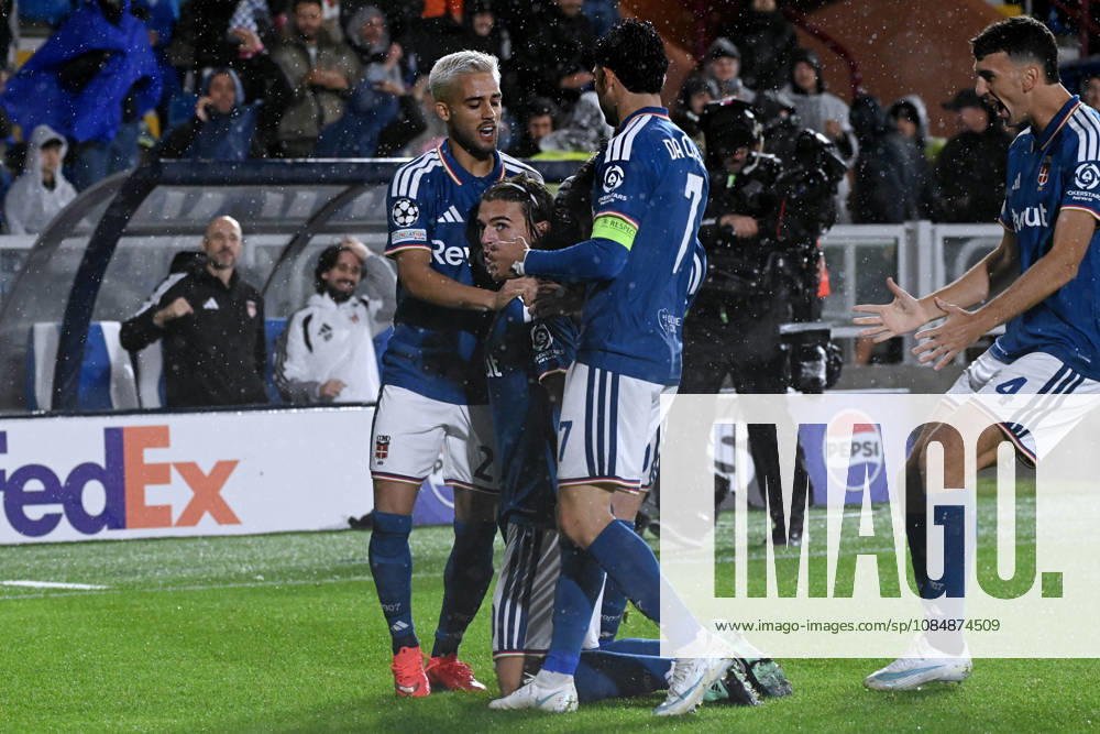 IPA90024366 - Yan Couto (Como FC 1907), Nicolas Paz (Como FC 1907), Lucas Da Cunha (Como FC 1907) and Jacobo Ramon (Como FC 1907) celebrate after scoring a goal during the Como 1907 vs. Manchester United, ManU UEFA Champions League soccer match in Como, Italy, on October 21, 2026