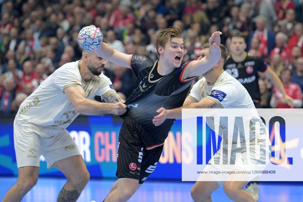 Reynir Thor Stefansson, MT Melsungen 19 (on the ball), Leon Susnja, Wisla Plock 19 (L), Michal Daszek, Wisla Plock 3 (R), GER, MT Melsungen vs. Orlen Wisla Plock (POL), Handball, Men’s Champions League, Group Matches, 2026–2027 Season, October 22, 2026, GER, MT Melsungen vs. Orlen Wisla Plock, Men’s Champions League, Group Match, 2026–2027 Season, October 22, 2026, Kassel
