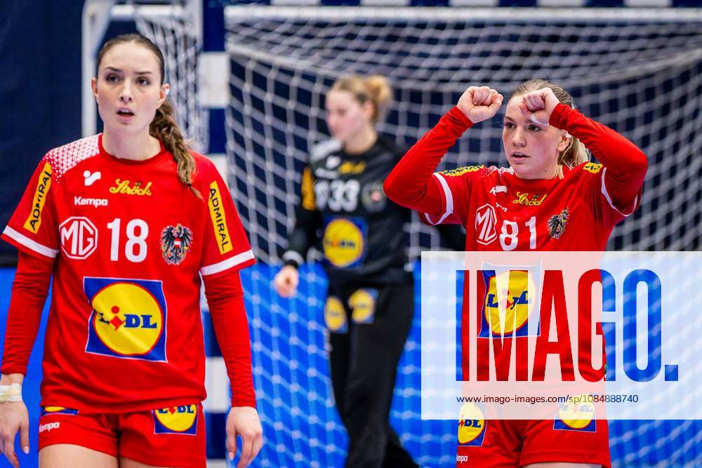 HANDBALL - AUT vs FRO, test match TULLN,AUSTRIA,22.OCT.26 - HANDBALL - OEHB international test match, ladies, Austria vs Faroe Islands. Image shows the disappointment of Kristina Dramac and Viktoria Marksteiner (AUT). GEPAxpictures Hackner