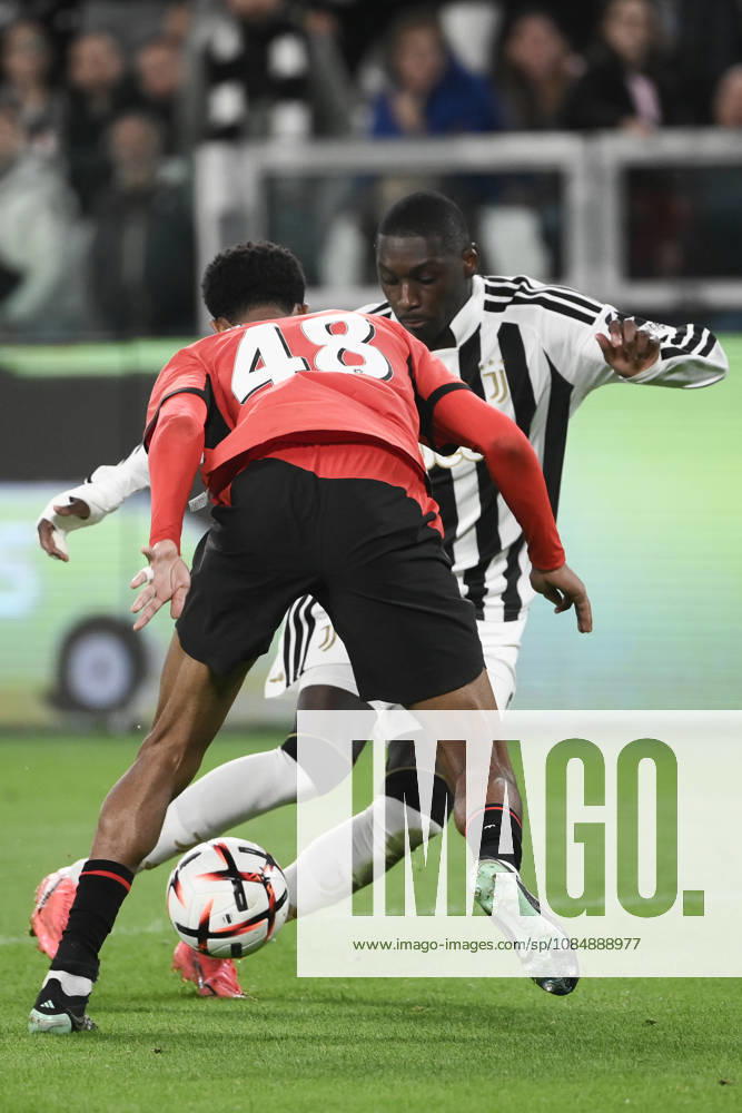 Juventus v Rennes - UEFA Europa League TURIN, ITALY - OCTOBER 22: Randal Kolo Muani (R) of Juventus in action against Abdelhamid Ait Boudlal (L) of Rennes during the UEFA Europa League week 3 football match between Juventus and Rennes at the Juventus Stadium in Turin Italy, on October 22, 2026. Isabella Bonotto Anadolu Turin Italy. Editorial use only. Please get in touch for any other usage.