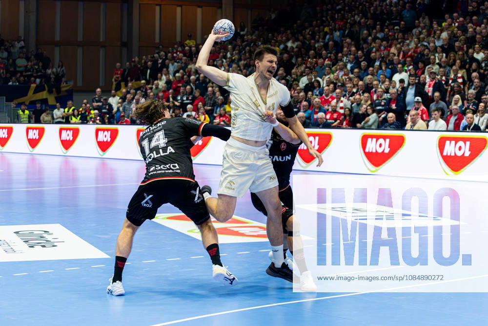 EHF Champions League 2026–2027 Group Stage Group B Match 5 MT Melsungen vs. Orlen Wisla Plock Pictured, from left, in a one-on-one battle: Johannes Golla (MT) and Sergei Kosorotov (SPR) Rothenbach Halle, Hesse