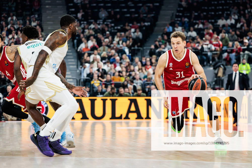 Rokas Jokubaitis (FC Bayern Muenchen, 31) controls the ball during the Turkish Airlines EuroLeague match between FC Bayern Muenchen vs. Dubai Basketball at SAP Garden on round 7 of Turkish Airlines EuroLeague on October 22, 2026 in Munich, Germany. Bavaria Germany