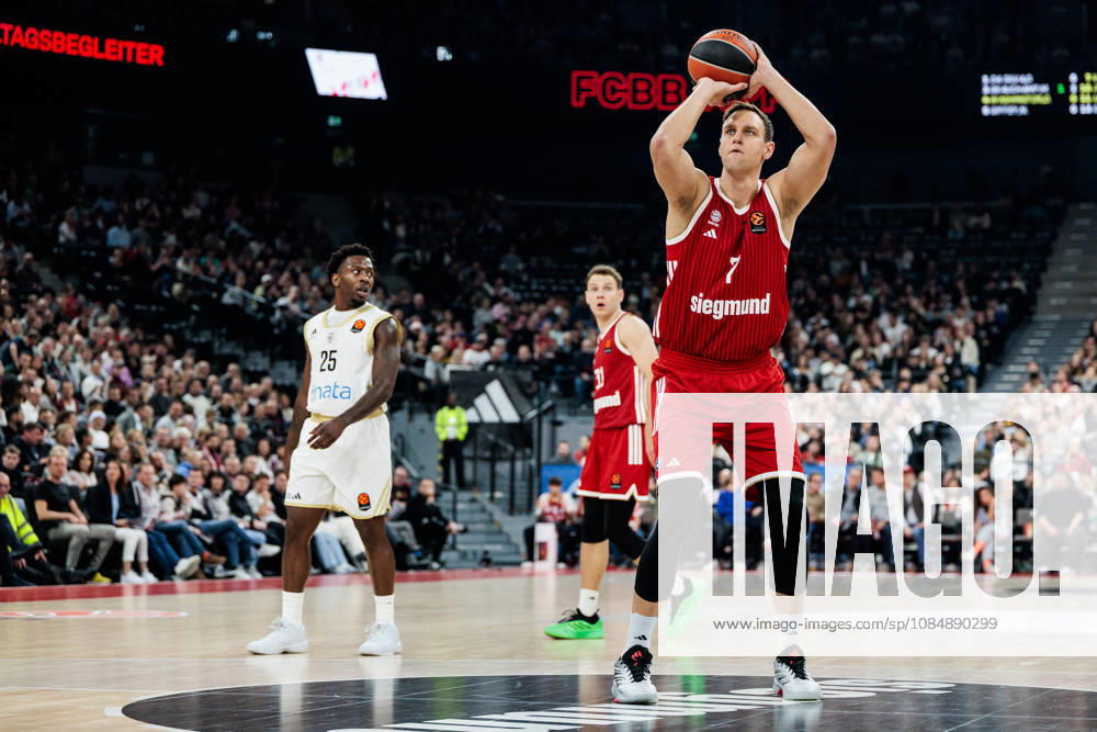 Johannes Jo Voigtmann (FC Bayern Muenchen, 7) shooting from the freethrow line during the Turkish Airlines EuroLeague match between FC Bayern Muenchen vs. Dubai Basketball at SAP Garden on round 7 of Turkish Airlines EuroLeague on October 22, 2026 in Munich, Germany. Bavaria Germany