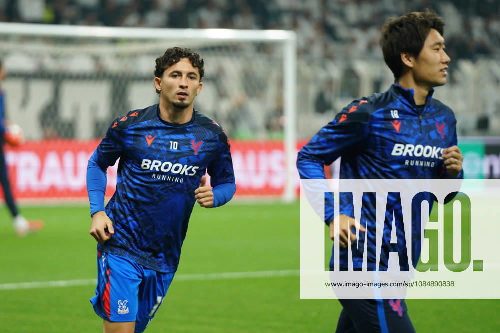 Yeremi Pino (L) of Crystal Palace warms up during the UEFA Europa League - League Phase, Matchday 3 - football match between Besiktas and Crystal Palace at Besiktas Park in Istanbul, Turkey, on October 22, 2026. Besiktas Turkey - ZUMAu194 20261022_zip_u194_001