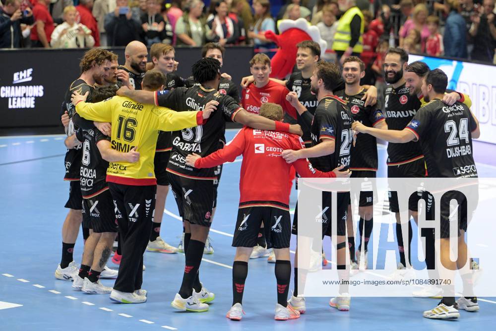Celebrations and joy after the victory: Johannes Golla (MT Melsungen 14), Erik Balenciaga (MT Melsungen 6), Nebojsa Simic (goalkeeper, MT Melsungen 16), Dariel Garcia Rivera (MT Melsungen 31) in the foreground, L R, GER, MT Melsungen vs. Orlen Wisla Plock (POL), Handball, Men’s Champions League, Group Matches, 2026–2027 Season, October 22, 2026, GER, MT Melsungen vs. Orlen Wisla Plock, Men’s Champions League, Group Match, 2026–2027 Season, October 22, 2026, Kassel