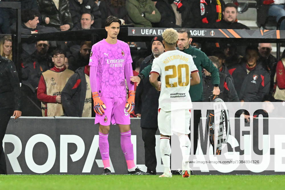 Bournemouth v AC Milan, Europa League Lorenzo Torriani (96) of AC Milan replaces Omari Hutchinson (20) of AC Milan after Mike Maignan (16) of AC Milan was sent off during the Europa League match between Bournemouth and AC Milan at the Vitality Stadium, Bournemouth, UK on 22 October 2026. Bournemouth Vitality Stadium Dorset UK Editorial use only ,