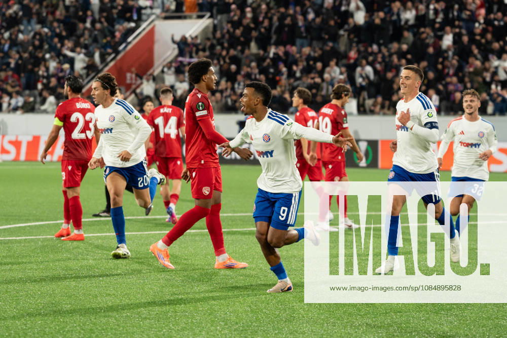 THUN, BERN - OCTOBER 22: Players of HNK Hajduk Split celebrate after teammate Dalisson de Almeida scored a goal during the UEFA Conference League match between FC Thun and HNK Hajduk Split at VISANA STADION on October 22, 2026 in Thun, Bern, Switzerland.