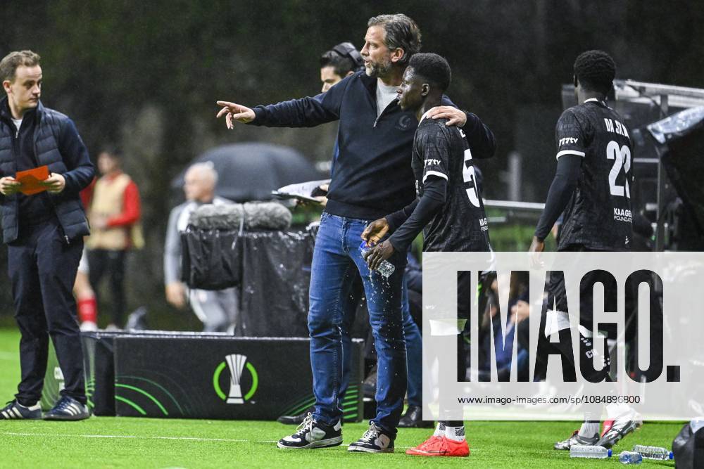 Rik De Mil, head coach of KAA Gent and El Hadji Seck of KAA Gent pictured during a soccer game between Portuguese SC Braga and Belgian soccer team KAA Gent, Thursday 22 October 2026 in Braga, Portugal, the second match in the UEFA Conference League league phase. TOM GOYVAERTS TomxGoyvaerts x190697838x