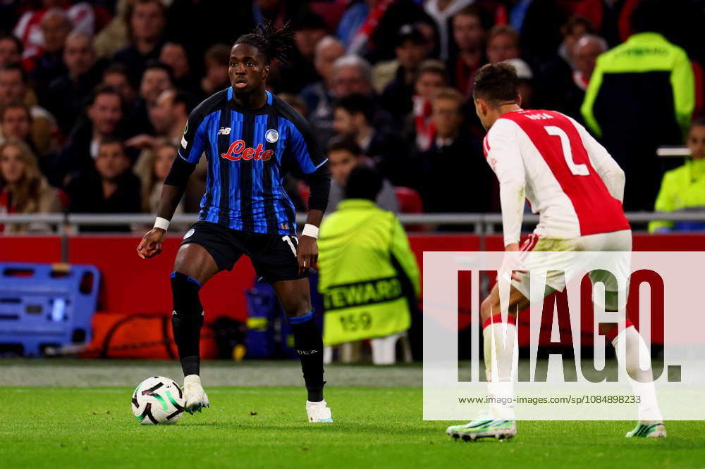 Jonathan Rowe of Atalanta BC dribbles during the UEFA Conference League 2026 27 League Phase MD2 match between AFC Ajax and Atalanta BC at Johan Cruijff ArenA on October 22, 2026 in Amsterdam, Netherlands.