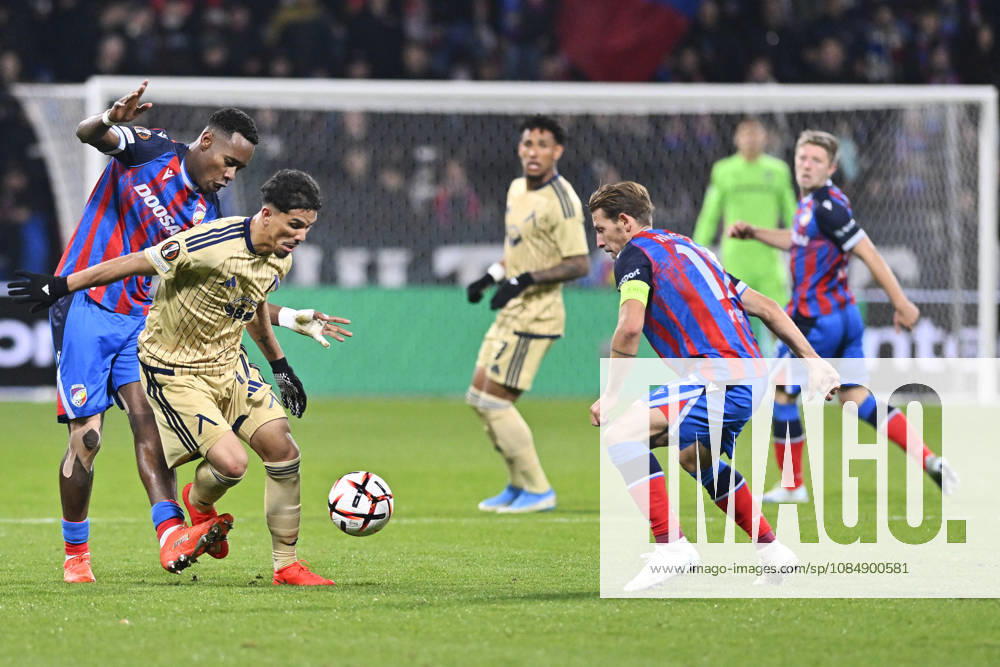 Fotball UEFA Europa League 3rd round match: Viktoria Plzen vs Levski Sofia in Pilsen, Czech Republic, October 22, 2026. From left Sampson Dweh of VIktoria, Everton Bala of Levski, Patrik Hrosovsky of Viktoria. (CTKxPhoto MiroslavxChaloupka) CTKPhotoP2026102210597 CTKPhotoP2026102210597