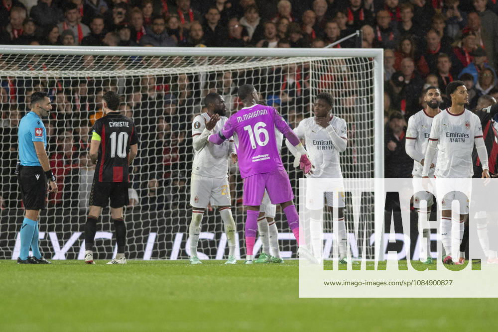 AFC Bournemouth v AC Milan, UEFA Europa League Mike Maignan of Milan talks to teammates after being sent off during AFC Bournemouth v AC Milan UEFA Europa League Matchday 3 at the Vitality Stadium, Bournemouth, England on 22 October 2026 Credit: Andy Thomas Every Second Media Editorial use only. All images are copyright Every Second Media Limited. No images may be reproduced without prior permission.