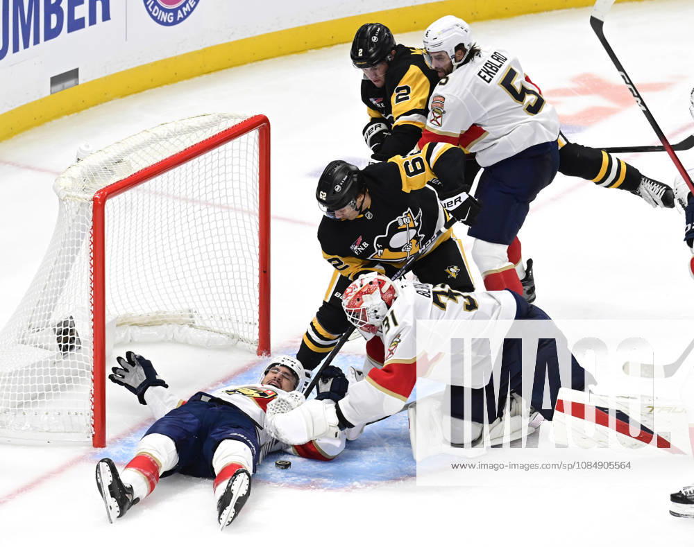 Pittsburgh Penguins left wing Andrei Kuzmenko (62) and Penguins center Hendrix Lapierre reaches for the puck as Florida Panthers right wing Garnet Hathaway (21) protects the goal with his body during the second period at PPG Paints Arena in Pittsburgh on Thursday, October 22, 2026. PIT2026102208 ARCHIExCARPENTER