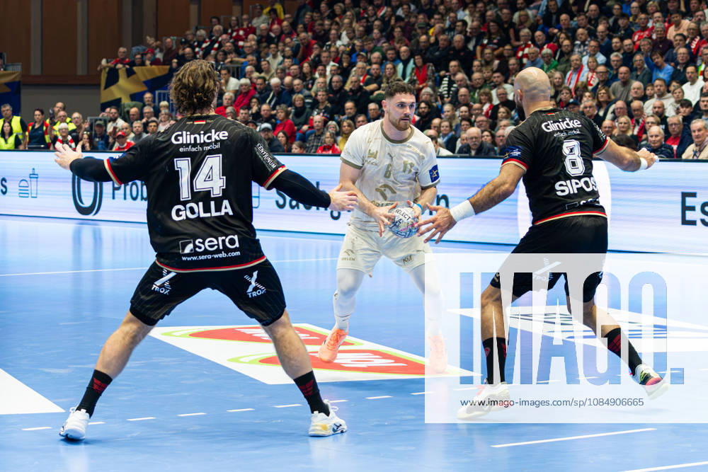 EHF Champions League 2026–2027 Group Stage Group B Match 5 MT Melsungen vs. Orlen Wisla Plock Pictured from left in a duel: Johannes Golla (MT), Mitja Janc (SPR), and Adrian Sipos (MT) Rothenbach Hall, Hesse
