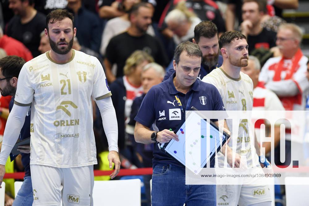 Zoltan Szita, Wisla Plock 21; Haritz Salvado, Ulazia, Assistant Coach, Orlen Wisla Plock; Mitja Janc, Wisla Plock 8 L R, GER, MT Melsungen vs. Orlen Wisla Plock (POL), Handball, Men’s Champions League, Group Matches, 2026–2027 Season, October 22, 2026, GER, MT Melsungen vs. Orlen Wisla Plock, Men’s Champions League, Group Match, 2026–2027 Season, October 22, 2026, Kassel