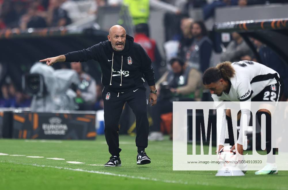 Vincenzo Italiano manager of Besiktas urges Taylan Bulut of Besiktas Besiktas v Crystal Palace, UEFA Europa League, Football, Tupras Stadium, Istanbul, Turkey - 22 Oct 2026Istanbul Tupras Stadium Turkey