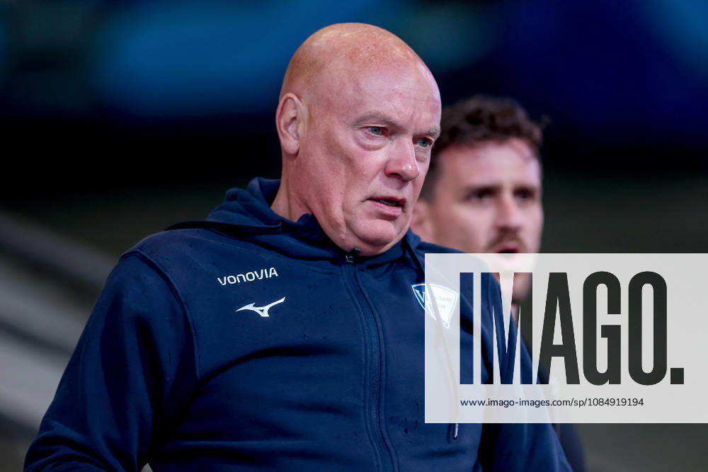 Soccer, VfL Bochum vs. VfL Wolfsburg, 2. Bundesliga, Matchday 9, Vonovia Ruhrstadion, 2026–27 season. Head Coach Uwe Rösler, VfL Bochum. DFB regulations prohibit any use of photographs as image sequences and or quasi-video. North Rhine-Westphalia, Germany