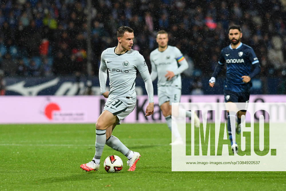 Yannick Gerhardt of VfL Wolfsburg in action, on the ball, making a solo play during the 2. Bundesliga match between VfL Bochum and VfL Wolfsburg, Vonovia Ruhrstadion on October 23, 2026, in Bochum, Germany. Photo by Ralf Treese, DeFodi Images. Yannick Gerhardt of VfL Wolfsburg controls the ball during the 2. Bundesliga match between VfL Bochum and VfL Wolfsburg at Vonovia Ruhrstadion on October 23, 2026 in Bochum, Germany. Photo by Ralf Treese, DeFodi Images. DFB and DFL regulations prohibit any use of photographs as image sequences and or quasi-video. Photo by Ralf Treese, DeFodi Images.