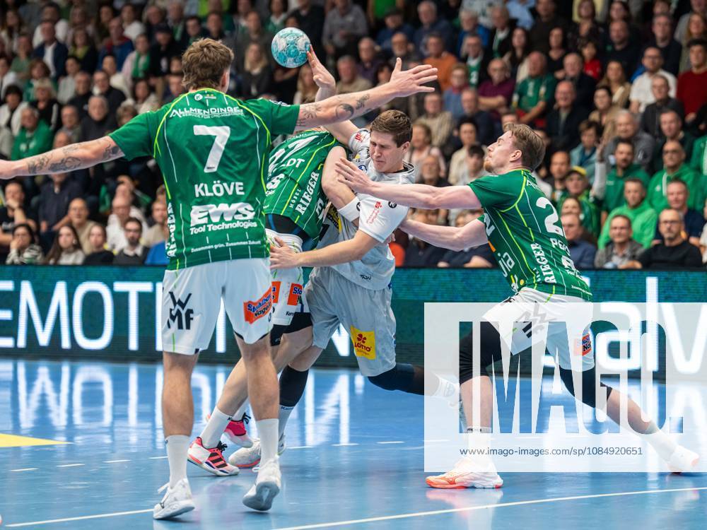 Vukasin Antonijevic (ThSV Eisenach, 41) in a one-on-one battle with Oskar Sunnefeldt (Frisch Auf Goeppingen, 27), Frisch Auf Goeppingen vs. ThSV Eisenach, Handball, 1st Bundesliga, Men, 2026–2027 season, October 23, 2026, Frisch Auf Göppingen vs. ThSV Eisenach, Handball, 1st Bundesliga, Men, 2026–2027 season, October 23, 2026, Göppingen