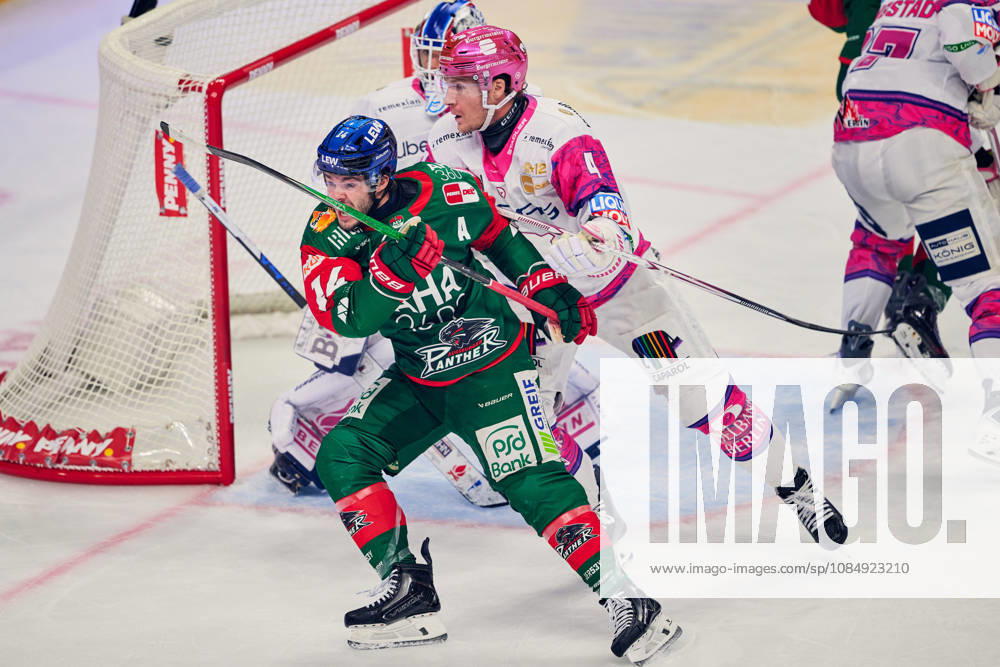D J Busdeker, Augsburger Panther, 14, Adam Smith, Eisbären Berlin, 04, GER, Eisbären Berlin vs. Augsburger Panther, Men s Ice Hockey, German Ice Hockey League (DEL), 2026–27 Season, Matchday 11, October 23, 2026, GER, Eisbären Berlin vs. Augsburger Panther, Men s Ice Hockey, German Ice Hockey League, DEL, 2026–27 Season, Matchday 11, Berlin