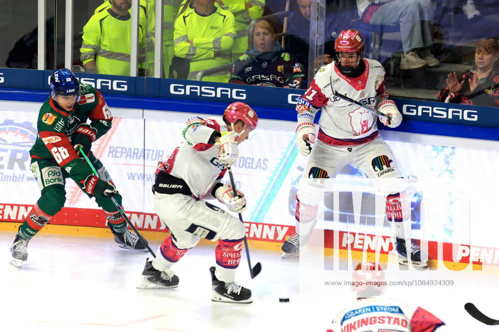 DEU, GER, Ice Hockey, Matchday 11, 2026–27 Season, Berlin, Eisbären Berlin vs. Augsburger Panther Yannick Veilleux, Eisbären Berlin 38, Tobias Krestan, Eisbären Berlin 91, FABRIZIO PILU, Augsburger Panther 68, nordphoto GmbH, Engler Berlin, Uber Arena Berlin, Germany