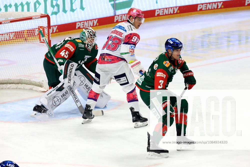 DEU, GER, Ice Hockey, Matchday 11, 2026–27 Season, Berlin, Eisbären Berlin vs. Augsburger Panther, Leonhard Pfoederl (Eisbären Berlin 93), TOBIAS ANCICKA (Augsburger Panther 45), Alec McCrea (Augsburger Panther 3), nordphoto GmbH, Engler Berlin, Uber Arena Berlin, Germany