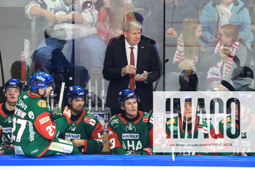 DEU, GER, Ice Hockey, Matchday 11, 2026–27 Season, Berlin, Eisbären Berlin vs. Augsburger Panther Head Coach BILL PETERS Augsburger Panther, Augsburger Panther bench nordphoto GmbH Engler Berlin Uber Arena Berlin Germany