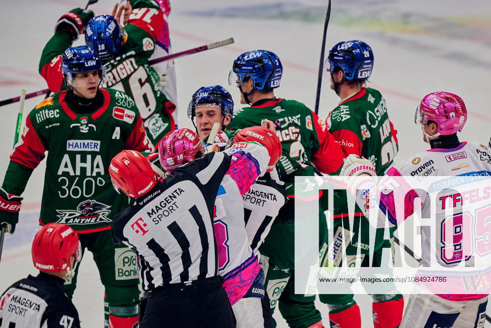 Fight, Jonas Mueller (Eisbären Berlin), 18, Noel Hoefenmayer (Augsburger Panther), 22, GER, Eisbären Berlin vs. Augsburger Panther, Men s Ice Hockey, German Ice Hockey League (DEL), 2026–27 season, Matchday 11, October 23, 2026, GER, Eisbären Berlin vs. Augsburger Panther, Men s Ice Hockey, German Ice Hockey League, DEL, 2026–27 Season, Matchday 11, Berlin