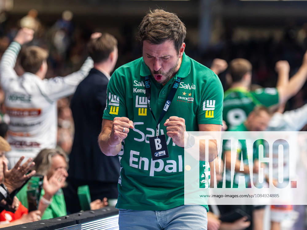 Ben Matschke, head coach of Frisch Auf Goeppingen, pumps his fists in celebration; Frisch Auf Goeppingen vs. ThSV Eisenach, handball, 1st Bundesliga, men s division, 2026–2027 season, October 23, 2026, Frisch Auf Goeppingen vs. ThSV Eisenach, Handball, 1st Bundesliga, Men, 2026–2027 season, October 23, 2026, Goeppingen