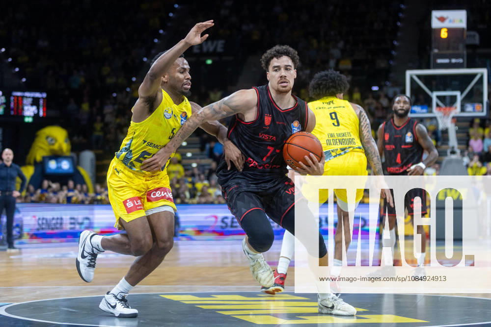 Oldenburg, Lower Saxony, Germany, October 23, 2026, Benjamin Koppke (center), BMA365 Bamberg Baskets; Jeremy Roach (left), EWE Baskets Oldenburg. EWE Baskets Oldenburg vs. BMA365 Bamberg Baskets. Basketball 1. Basketball Bundesliga. 2026–2027 season, Matchday 6, Grosse EWE Arena: EWE Baskets Oldenburg vs. BMA365 Bamberg Baskets www.andreas-burmann.de