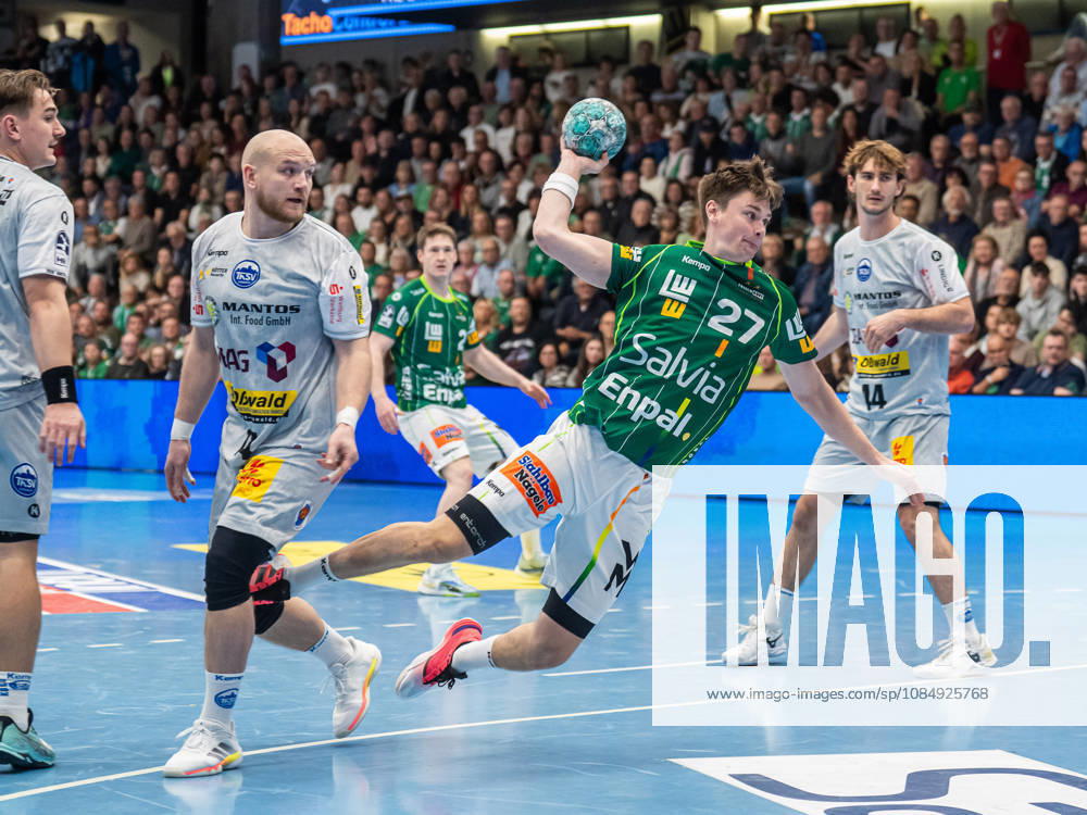 Oskar Sunnefeldt of Frisch Auf Goeppingen, 27, gets a clear shot from the circle, Frisch Auf Goeppingen vs. ThSV Eisenach, Handball, 1st Bundesliga, Men, 2026–2027 season, October 23, 2026, Frisch Auf Goeppingen vs. ThSV Eisenach, Handball, 1st Bundesliga, Men, 2026–2027 season, October 23, 2026, Goeppingen