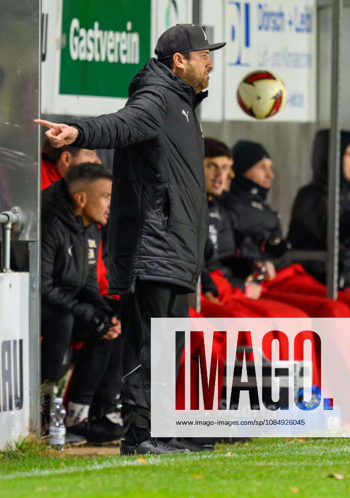 Soccer Season 2026–2027 Bavarian Regional League Matchday 04 SC Eltersdorf vs. SCE Quecken vs. FC Memmingen FCM Matthias Günes, coach of FC Memmingen, points out