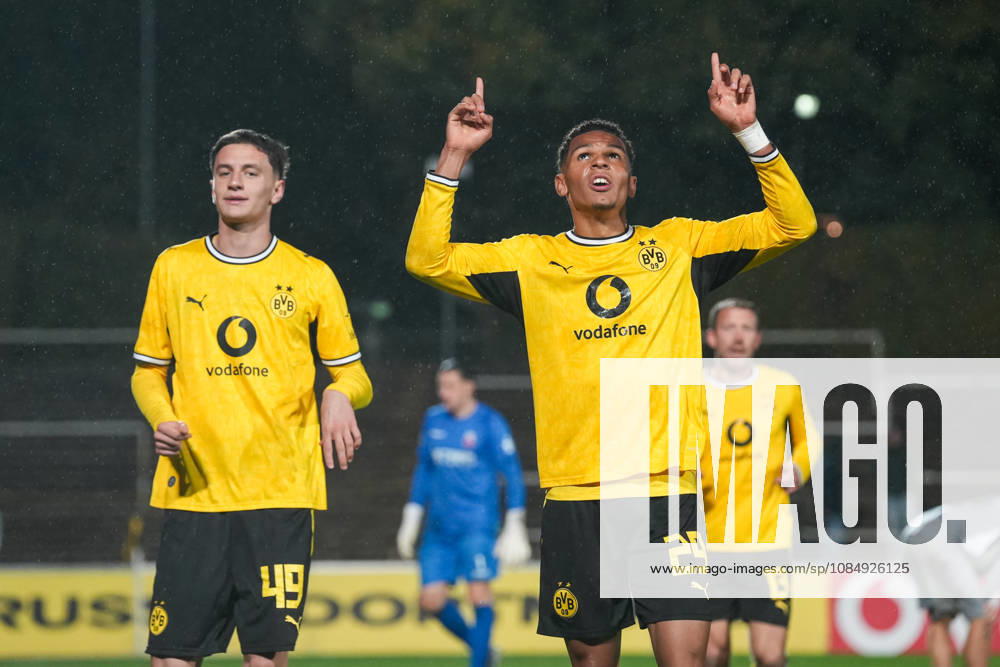 2026–2027 Season; Matchday 14 of the Regionalliga West at Rote Erde Stadium, Dortmund, Germany; BV Borussia Dortmund U23 vs. Bonner SC; Celebrations after Kevin Mutove s 2–0 goal for BVB