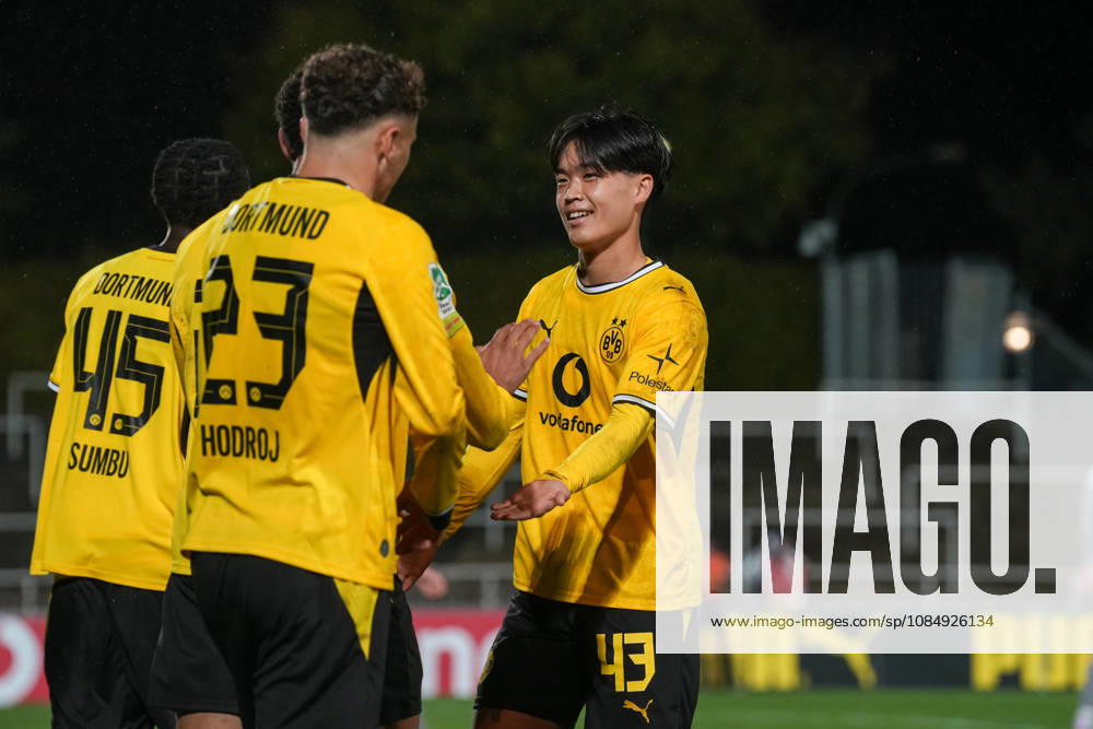 2026–2027 Season, Matchday 14, Regionalliga West at Rote Erde Stadium, Dortmund, Germany BV Borussia Dortmund U23 vs. Bonner SC Celebration after Kevin Mutove s 2–0 goal BVB Takato Yamamoto BVB