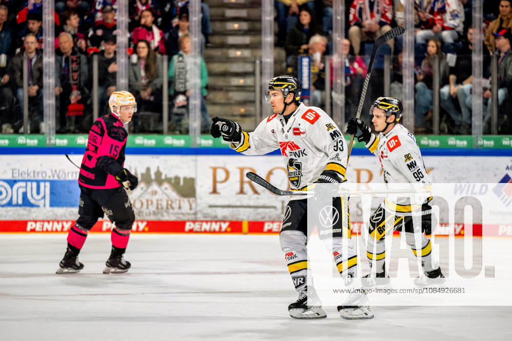 Stuart Percy celebrates a goal in the 93rd minute, Krefeld Pinguine, Nuremberg Ice Tigers vs. Krefeld Pinguine, Ice Hockey, Penny DEL, Matchday 11, October 23, 2026, Nuremberg Ice Tigers vs. Krefeld Pinguine, Ice Hockey, Penny DEL, Matchday 11