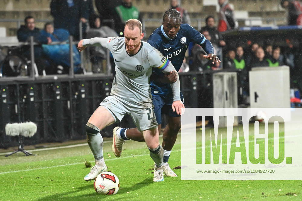 Maximilian ARNOLD (WOB) vs. Mansour OURO TAGBA (BO) Action, Tackle, VfL Bochum BO VfL Wolfsburg WOB 1–1 Soccer 2. Bundesliga, Matchday 9, matchday9, on October 23, 2026, at the Ruhrstadion in Bochum, Germany. DFL regulations prohibit any use of photographs as image sequences and or quasi-video.