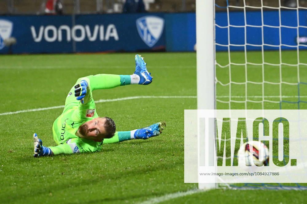 Goalkeeper Timo HORN (BO) is unable to prevent the goal that makes the score 0–1. VfL Bochum (BO) vs. VfL Wolfsburg (WOB). Soccer, 2. Bundesliga, Matchday 9, on October 23, 2026, at the Ruhrstadion in Bochum, Germany. DFL regulations prohibit any use of photographs as image sequences and or quasi-video.
