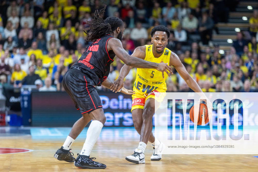 Oldenburg, Lower Saxony, Germany, October 23, 2026, Jeremy Roach (right), EWE Baskets Oldenburg, and Jordan Jones (left), BMA365 Bamberg Baskets; EWE Baskets Oldenburg vs. BMA365 Bamberg Baskets; Basketball 1; Basketball Bundesliga; 2026–2027 season, Matchday 6, Grosse EWE Arena: EWE Baskets Oldenburg vs. BMA365 Bamberg Baskets www.andreas-burmann.de