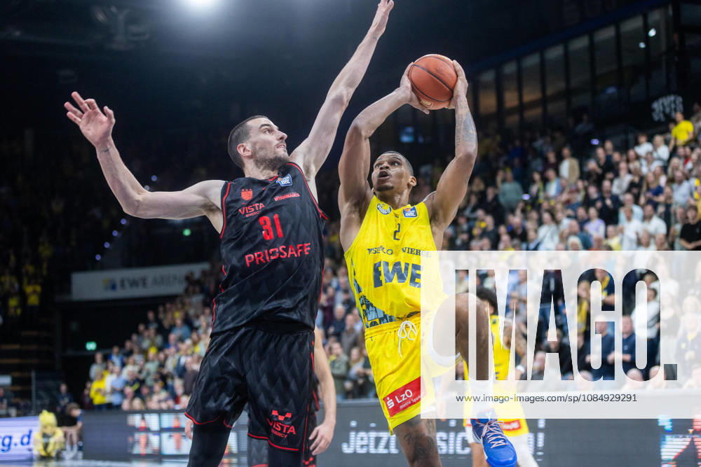 Oldenburg, Lower Saxony, Germany, October 23, 2026, Demajeo Wiggins (right), EWE Baskets Oldenburg, and Daniel Keppeler (left), BMA365 Bamberg Baskets; EWE Baskets Oldenburg vs. BMA365 Bamberg Baskets; Basketball 1; Basketball Bundesliga; 2026–2027 season, Matchday 6, Grosse EWE Arena: EWE Baskets Oldenburg vs. BMA365 Bamberg Baskets www.andreas-burmann.de