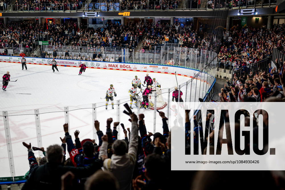 Ice Hockey Season 2026–2027 Penny DEL Nuremberg Ice Tigers Icetigers Krefeld Pinguine ThHa Cheers and joy after a goal by Thomas Heigl at 49, Nuremberg Ice Tigers, NIT