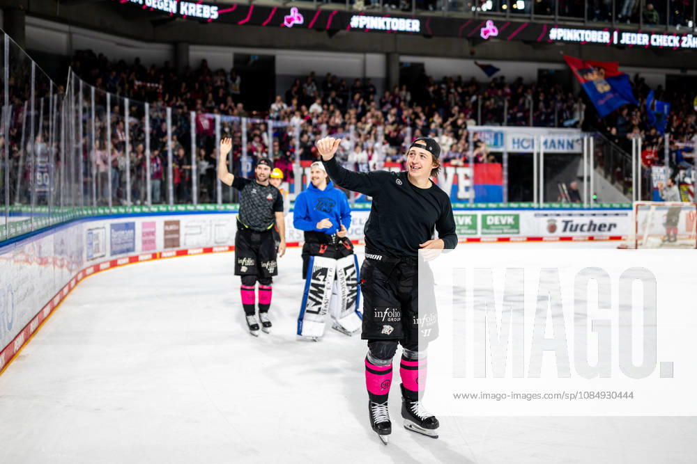Ice Hockey Season 2026–2027 Penny DEL Nuremberg Ice Tigers Icetigers Krefeld Pinguine ThHa Cheers, joy, thumbs up Owen Headrick 47, Nuremberg Ice Tigers, NIT