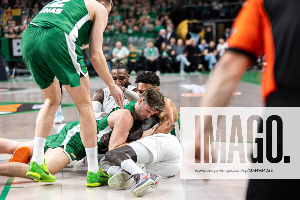 Zalgiris Kaunas vs LDLC ASVEL Villeurbanne - EuroLeague Players from Zalgiris Kaunas and LDLC ASVEL Villeurbanne fight for the ball on the floor during the EuroLeague basketball match at Zalgiris Arena in Kaunas, Lithuania, on October 23, 2026. Kaunas Kaunas Lithuania