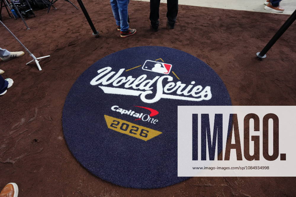 MLB, Baseball Herren, USA World Series Game 1 - Milwaukee Brewers vs Tampa Bay Rays An World Series on deck mat lies on the ground prior to Major League Baseball (MLB) World Series Game 1 between the Milwaukee Brewers and Tampa Bay Rays in Milwaukee, Wisconsin, USA, 23 October 2026. MILWAUKEE WISCONSIN UNITED STATES