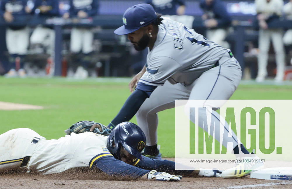 Milwaukee Brewers David Hamilton (6) is tagged out at third base by Tampa Bay Rays third baseman Junior Caminero (13) trying to stretch a double into a triple in the fifth inning during game one of the 2026 MLB, Baseball Herren, USA World Series at American Family Field in Milwaukee, Wisconsin, on Friday, October 23, 2026. MIL20261023720 TANNENxMAURY