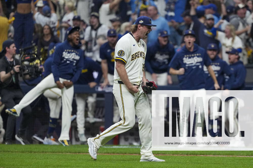 MLB, Baseball Herren, USA World Series Game 1 - Milwaukee Brewers vs Tampa Bay Rays Milwaukee Brewers pitcher Trevor Megill celebrates victory following a strike out during the Major League Baseball (MLB) World Series Game 1 between the Milwaukee Brewers and Tampa Bay Rays at American Family Field in Milwaukee, Wisconsin, USA, 23 October 2026. MILWAUKEE WISCONSIN UNITED STATES
