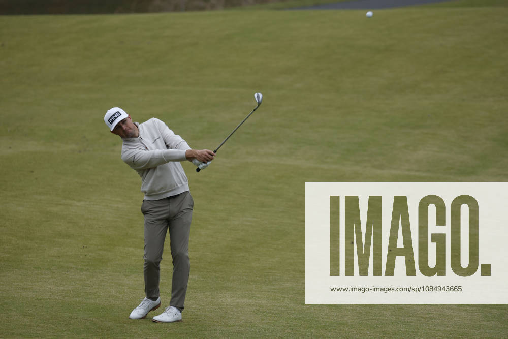 Oct 24, 2026-Cheonan, South Korea-Matteo MANASSERO of Italy action on 18th green during a DP World Tour Genesis Championship at Woo Jeong hills CC in Cheonan, South Korea. Cheonan SOUTH KOREA - ZUMAr168 20261024_aap_r168_045