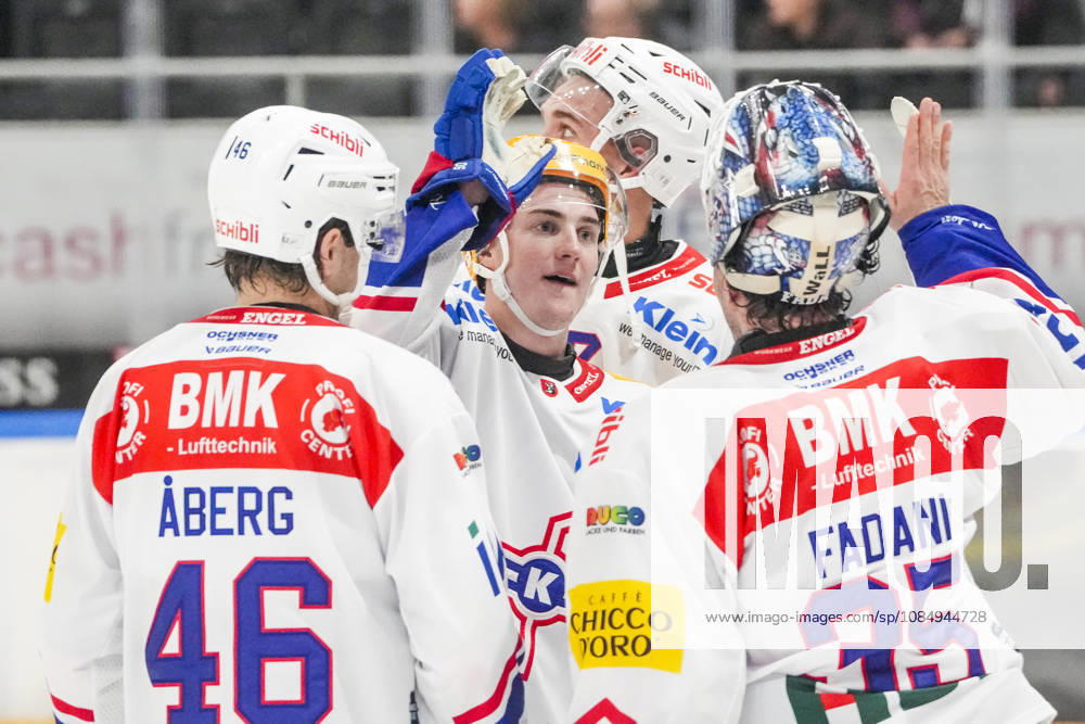 LUGANO, SWITZERLAND, OCTOBER 16: Top scorer Petteri Puhakka of Kloten (second from left) and goalkeeper Davide Fadani of Kloten (right) high-five to celebrate their victory during the game between HC Lugano and EHC Kloten at the Corner Arena on October 23, 2026 in Lugano, Switzerland; Lugano, Ticino, Switzerland
