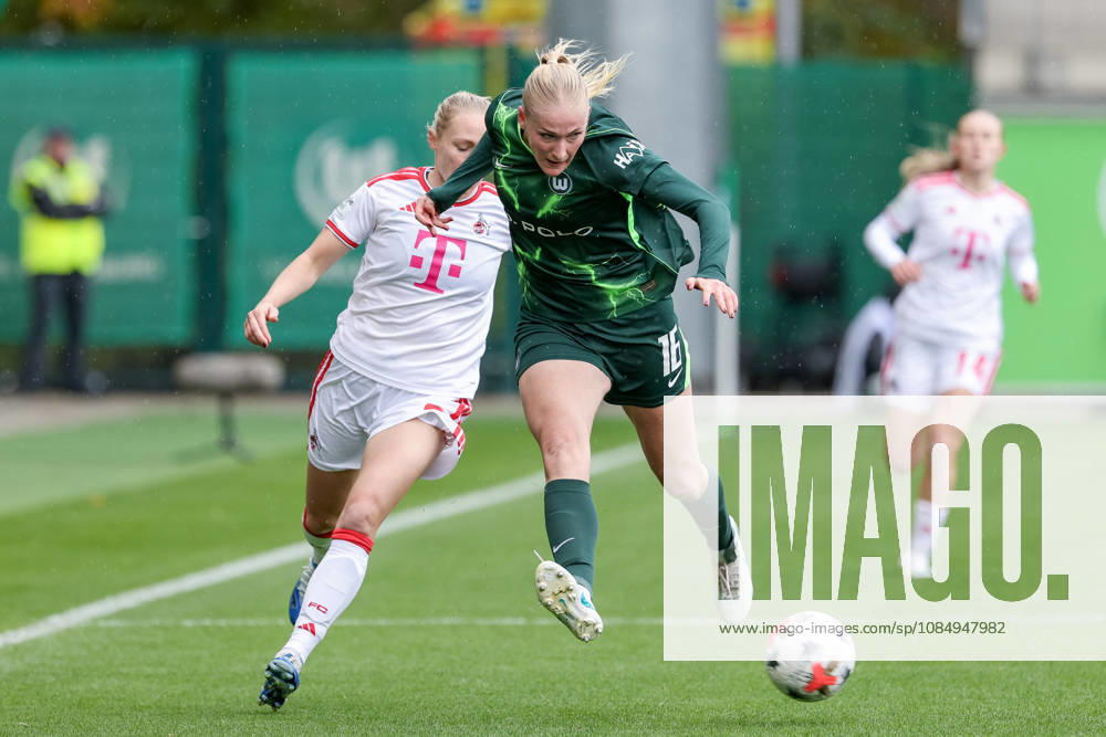 From left: Pauline Bremer (1, FC Köln) and Camilla Küver (16, VfL Wolfsburg) in a one-on-one battle, duel, dynamic moment, action, game scene, DFB REGULATIONS PROHIBIT ANY USE OF PHOTOGRAPHS AS SEQUENCE IMAGES AND OR VIDEO-LIKE PHOTO SERIES DFB REGULATIONS PROHIBIT ANY USE OF PHOTOGRAPHS AS IMAGE SEQUENCES AND OR QUASI-VIDEO, October 24, 2026, Wolfsburg, Germany, soccer, Google Pixel Women’s Bundesliga, VfL Wolfsburg vs. 1. FC Köln